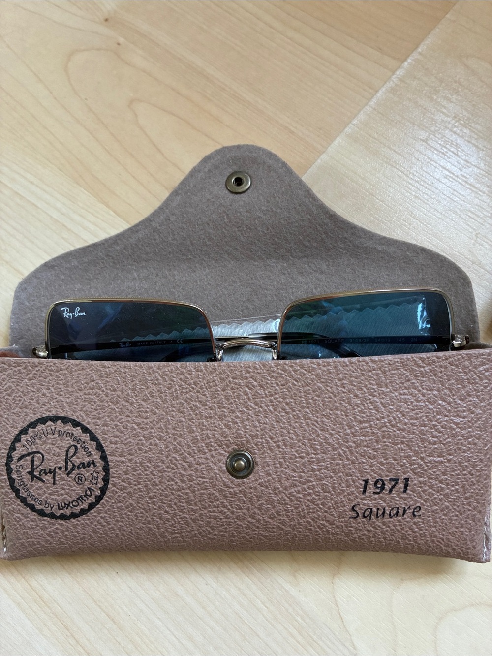 Like new Square frame Ray Bans , never worn - Picture 6 of 6